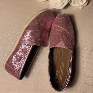 Toms Canvas Slipon Shoe in Pink Glitter